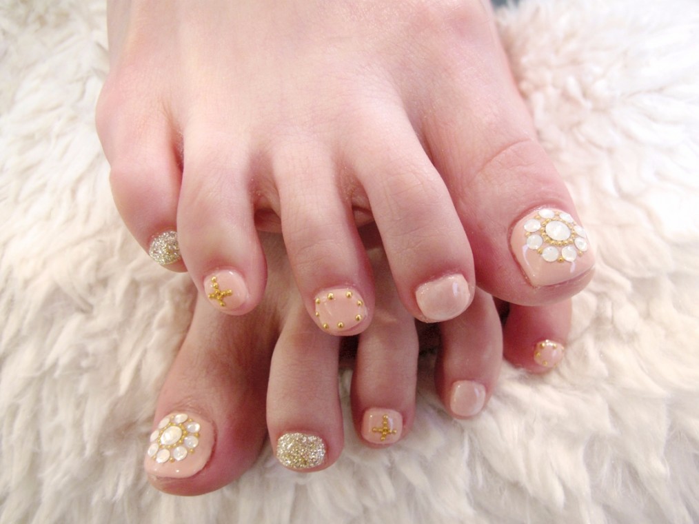 【おそろい割】ヌーディービジューネイルFOOT
by 仲村美香さん<span>(モデル)</span>