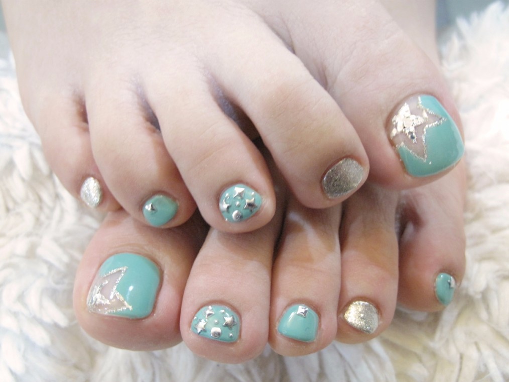 【おそろい割】COOLグリーンネイルFOOT
by 夢眠ねむさん<span>(アイドル、でんぱ組.incメンバー)</span>